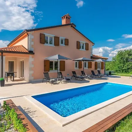 Holiday home Viki *