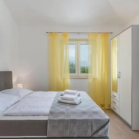 Holiday home Viki *